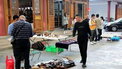 義烏文玩市集 瓷玩雜件、青銅木雕、珠串首飾的大本營
